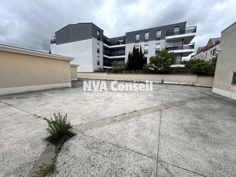 25 Route De Pontoise, Argenteuil to rent - Building Photo - Image 3 of 19