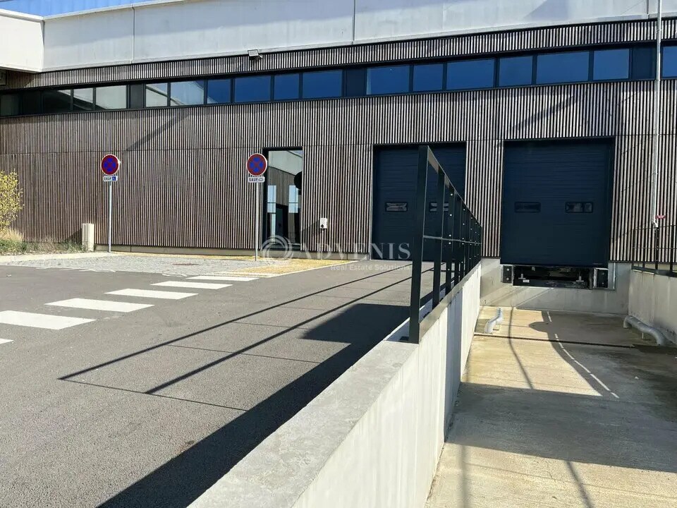 Industrial in Tremblay-en-France to rent Building Photo- Image 1 of 20