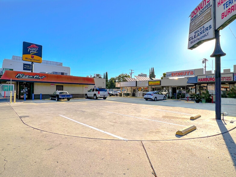 4400-4406 Vineland Ave, North Hollywood, CA for rent - Primary Photo - Image 2 of 5