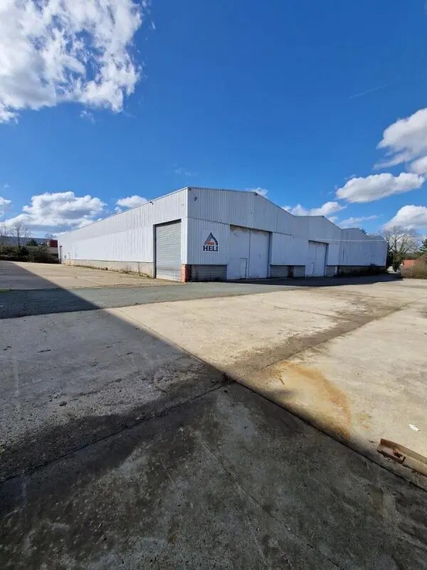 Light Industrial in SAINT-OUEN-L'AUMONE to rent Building Photo- Image 1 of 8