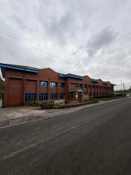 Moor Knoll Ln, East Ardsley to rent - Building Photo - Image 1 of 2