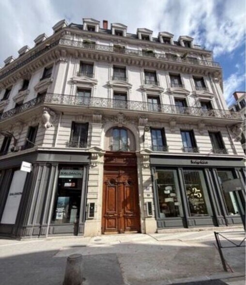 Office in Lyon to rent - Building Photo - Image 1 of 8