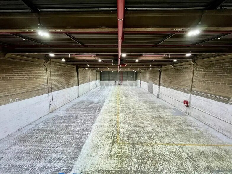Industrial in Herblay-sur-Seine to rent - Interior Photo - Image 2 of 9
