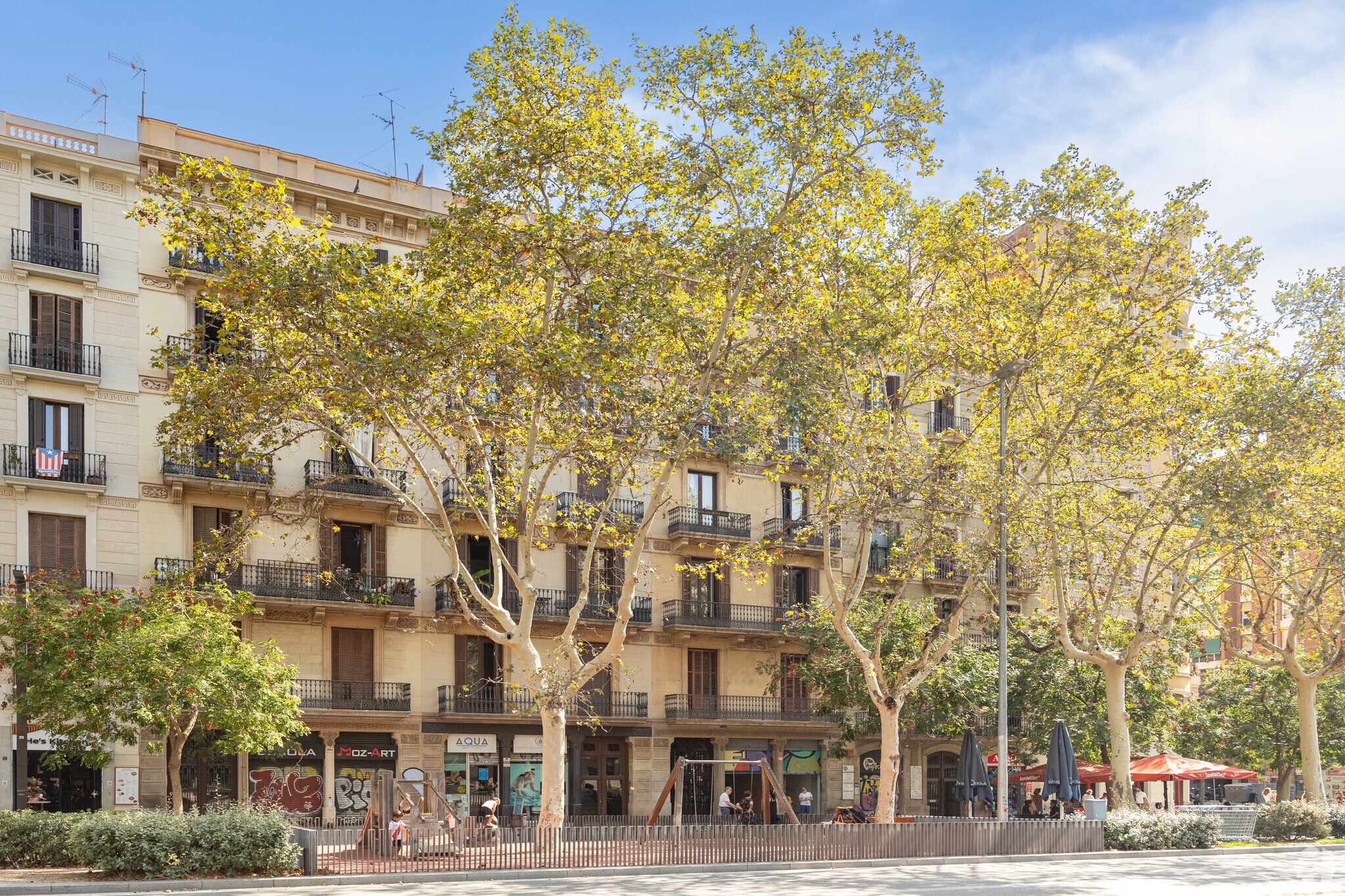 Retail in Barcelona, Barcelona to rent Primary Photo- Image 1 of 3