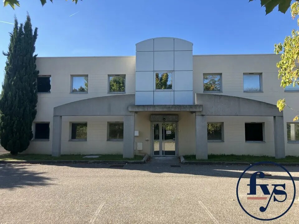 Light Industrial in Saint-Priest for sale Building Photo- Image 1 of 13