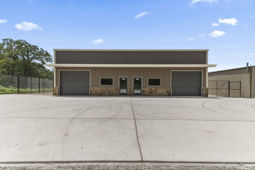 499 Turner Ln, Giddings, TX for rent - Building Photo - Image 1 of 22