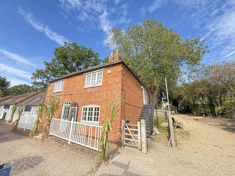 Dark Ln, Warwick to rent - Building Photo - Image 1 of 3