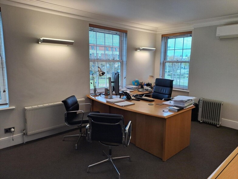 Office in Welwyn Garden City for sale - Building Photo - Image 3 of 12