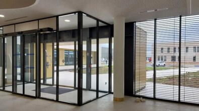 Office in Genas to rent Interior Photo- Image 2 of 3