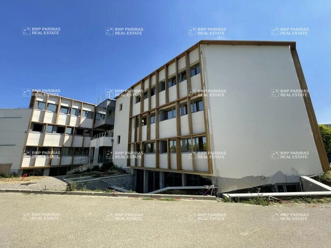 Location Bureaux 272 m² à 3 121 m²