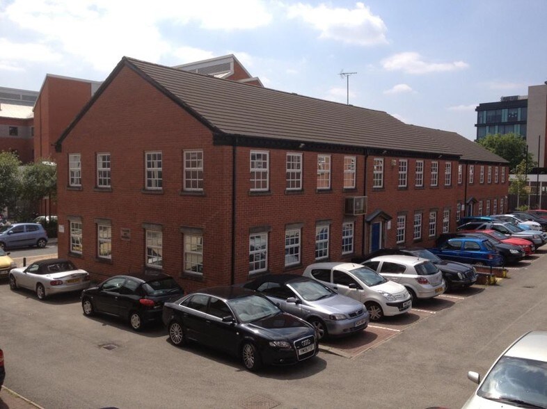 4-5 Cromwell Ct, Oldham for sale - Primary Photo - Image 1 of 1