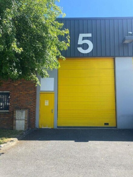2 Rue Jean Moulin, Le Bourget to rent - Building Photo - Image 3 of 21