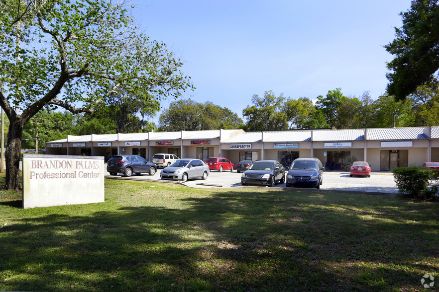 311-345 E Robertson St, Brandon, FL for rent - Primary Photo - Image 1 of 12