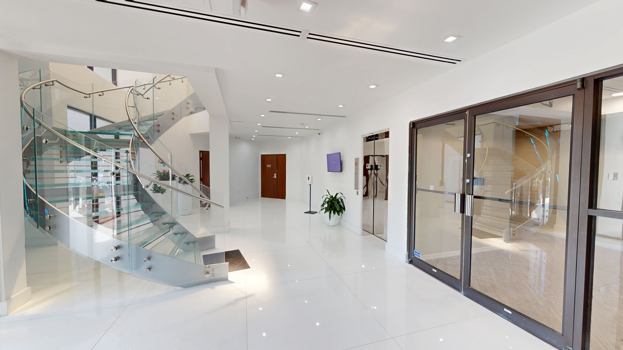 1100 Northpoint Pky, West Palm Beach, FL to rent Interior Photo- Image 1 of 12