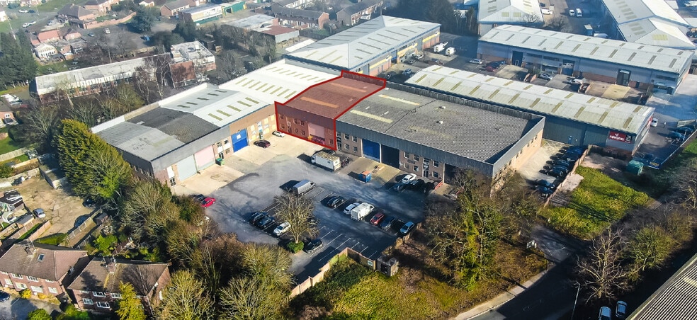 Unit 4 Headley Park, 9 Woodley, Reading to rent - Building Photo - Image 3 of 4