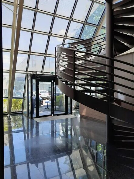 385 Rue de La Belle Etoile, Roissy-en-France to rent - Lobby - Image 3 of 22