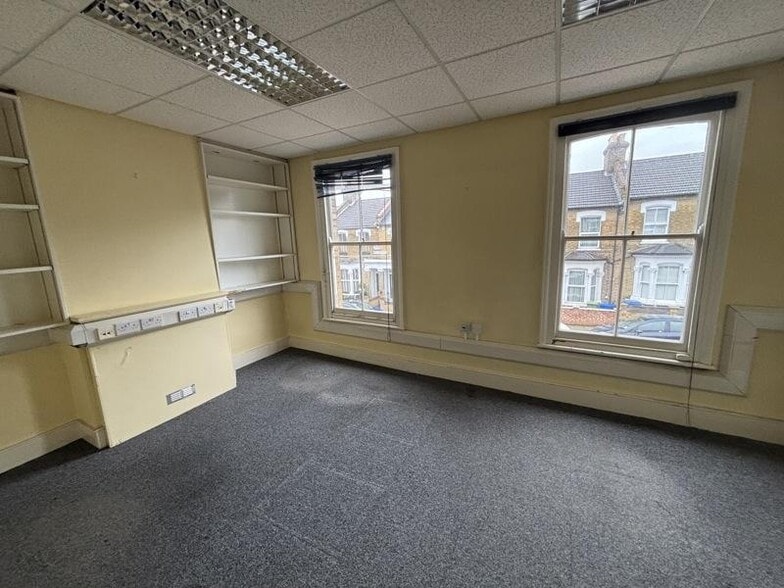 27-31 North Cross Rd, London to rent - Interior Photo - Image 2 of 6