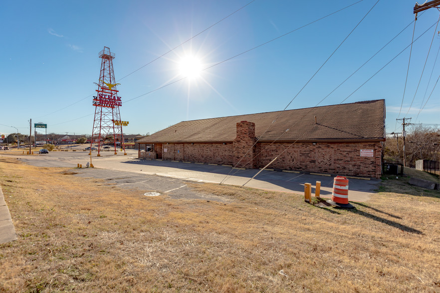 6308 S Freeway, Fort Worth, TX for sale - Primary Photo - Image 1 of 1