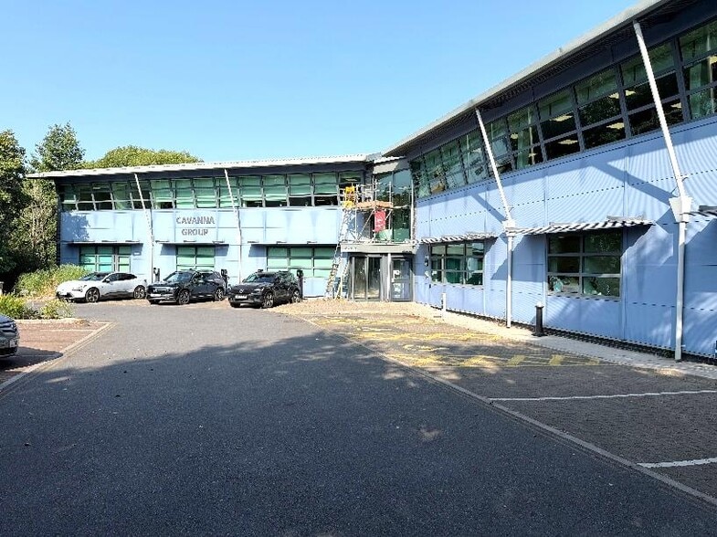 Nicholson Rd, Torquay to rent - Building Photo - Image 3 of 3
