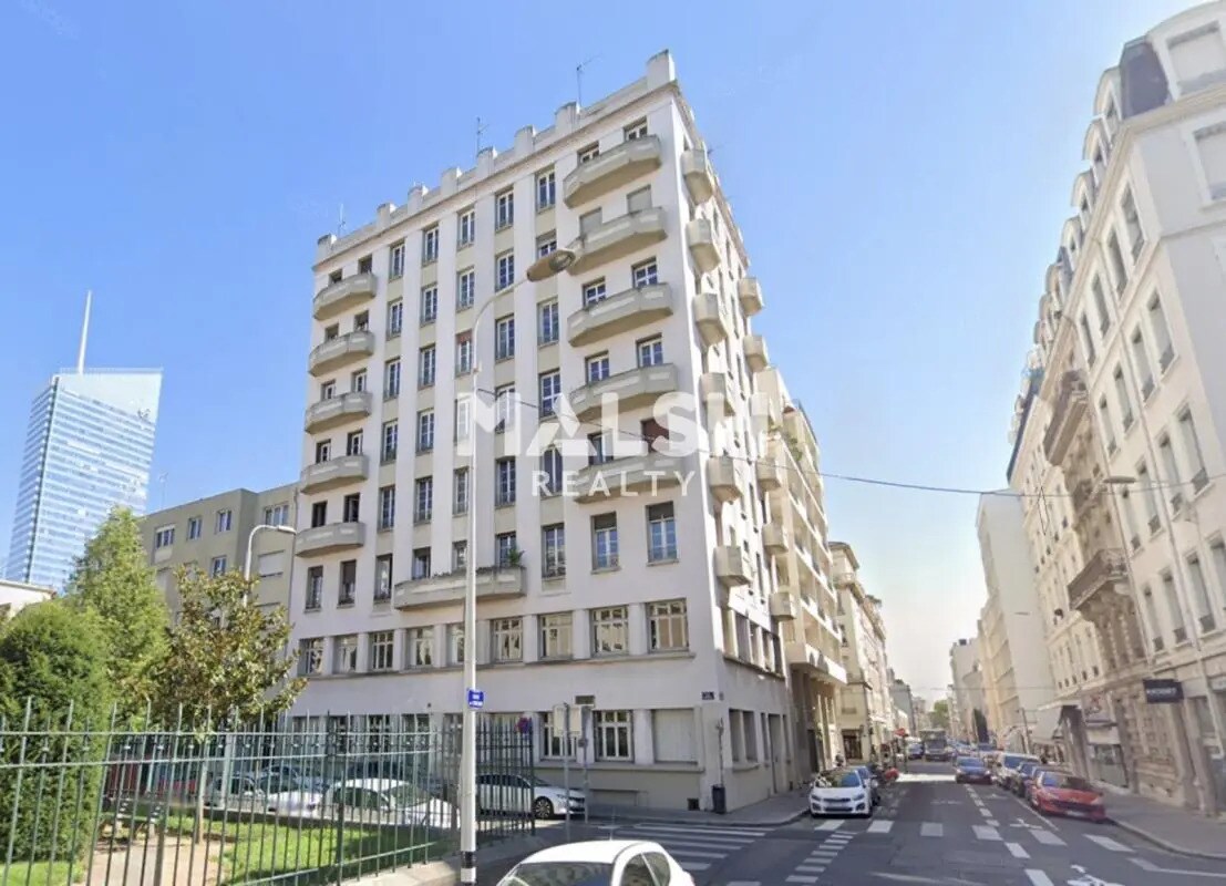 Office in Lyon for sale Building Photo- Image 1 of 6
