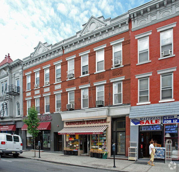 2507 Bergenline Ave, Union City, NJ for sale - Primary Photo - Image 1 of 1