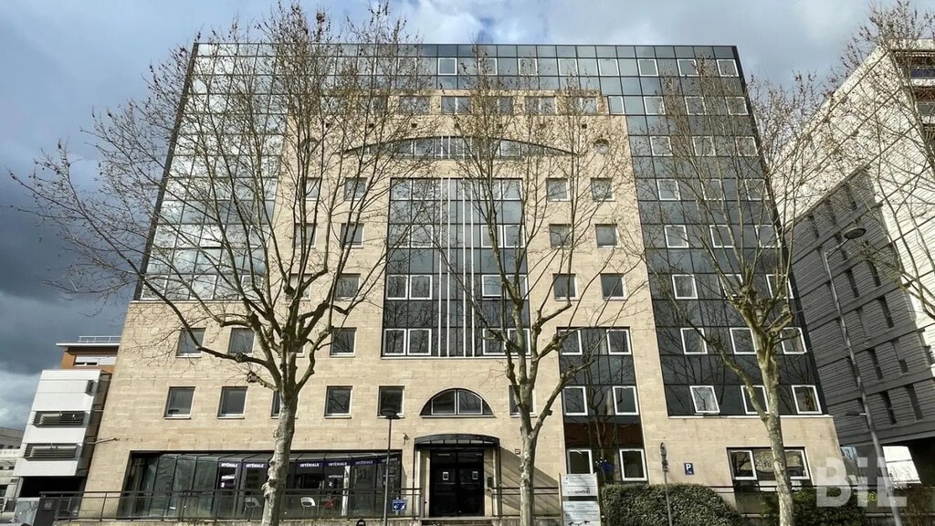 Location Bureaux 374 m² - Photo 1