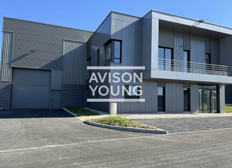 Light Industrial in Courtry for sale - Building Photo - Image 3 of 9