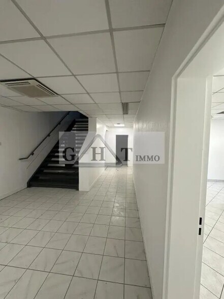 Office in Ris-Orangis to rent - Interior Photo - Image 3 of 7
