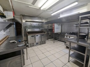 42-44 High St, Woking to rent Interior Photo- Image 2 of 2