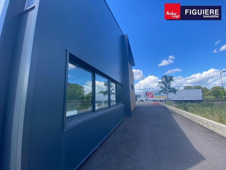 Light Industrial in Salon De Provence for sale - Building Photo - Image 3 of 18