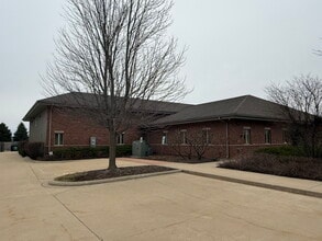 90 Templeton Dr, Oswego, IL to rent Building Photo- Image 2 of 14