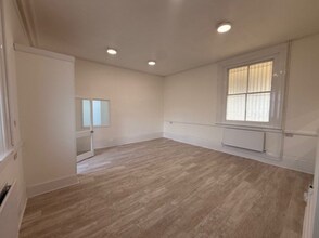 Station Rd, Bagshot to rent Interior Photo- Image 2 of 4