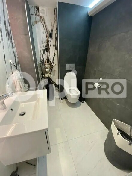 Light Industrial in Palaiseau to rent - Interior Photo - Image 3 of 11