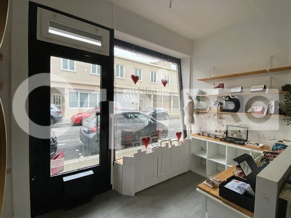 Retail in Le Havre for sale Interior Photo- Image 1 of 5