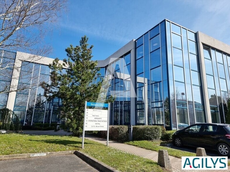 19 Avenue De Norvège, Villebon-sur-Yvette to rent - Building Photo - Image 1 of 12