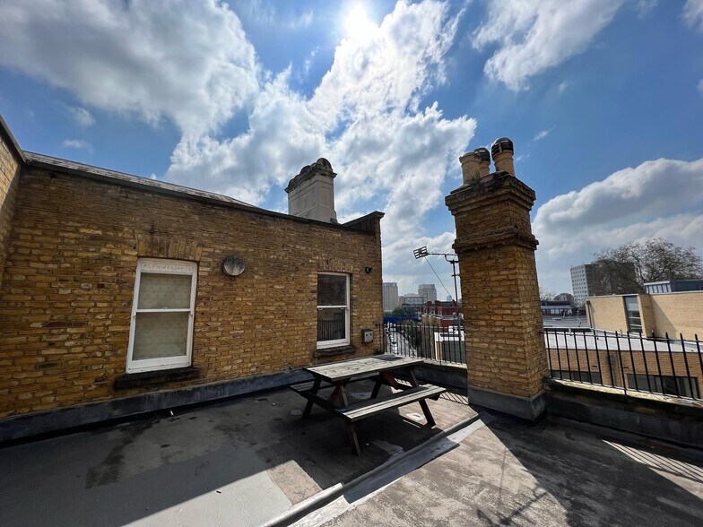 660-664 Commercial Rd, London to rent - Building Photo - Image 2 of 16