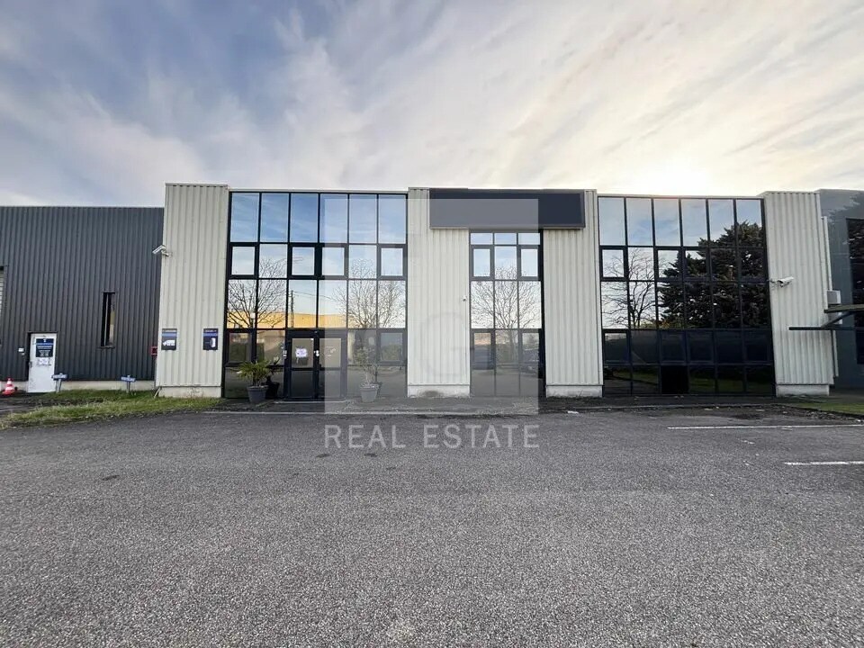 Light Industrial in Genas to rent Building Photo- Image 1 of 5