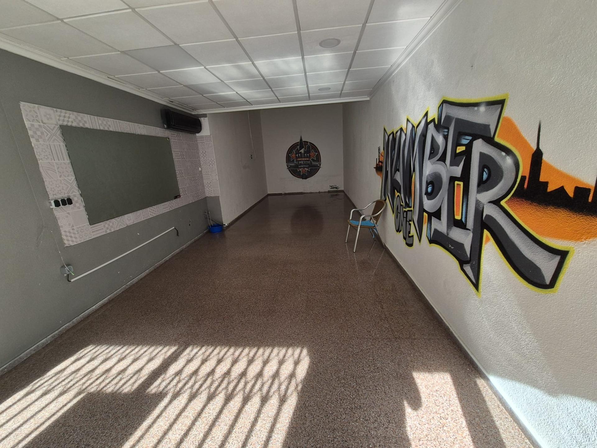Retail in Elda to rent Interior Photo- Image 1 of 15