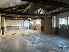 New Mill Rd, Honley to rent Interior Photo- Image 1 of 6