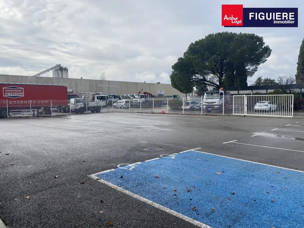 Office in Aix-en-Provence to rent Building Photo- Image 1 of 3