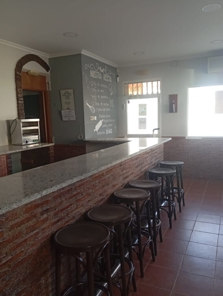 Retail in Quintanar de la Orden, Toledo to rent Primary Photo- Image 1 of 3