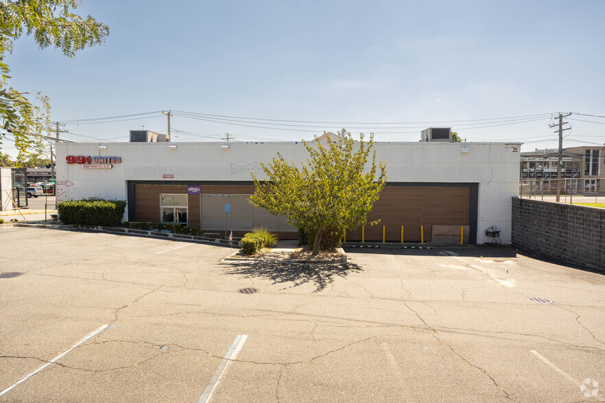 49 Old Country Rd, Westbury, NY for rent - Building Photo - Image 3 of 6