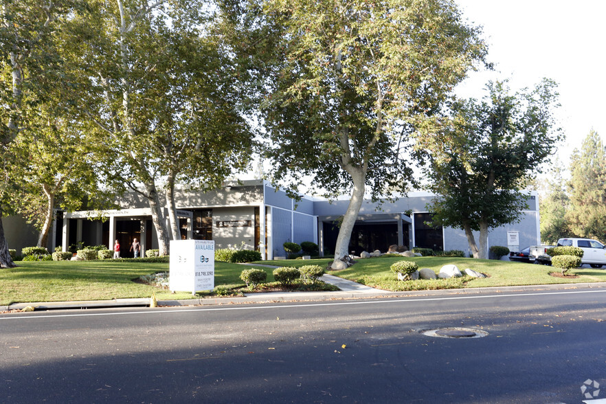 2248-2282 Townsgate Rd, Westlake Village, CA for rent - Building Photo - Image 3 of 8