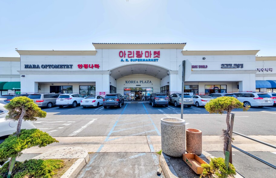 9562-9580 Garden Grove Blvd, Garden Grove, CA for rent - Building Photo - Image 1 of 8