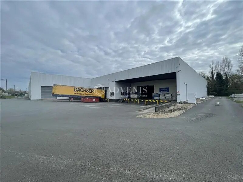 Light Industrial in Carbon-Blanc to rent Building Photo- Image 1 of 13