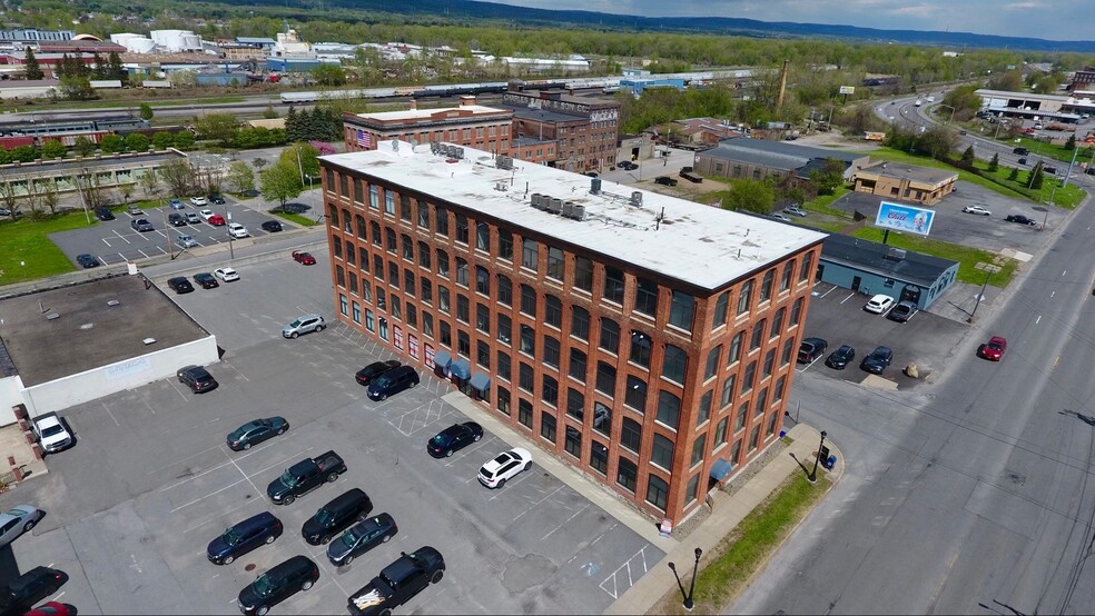 421 Broad St, Utica, NY for rent - Building Photo - Image 1 of 5