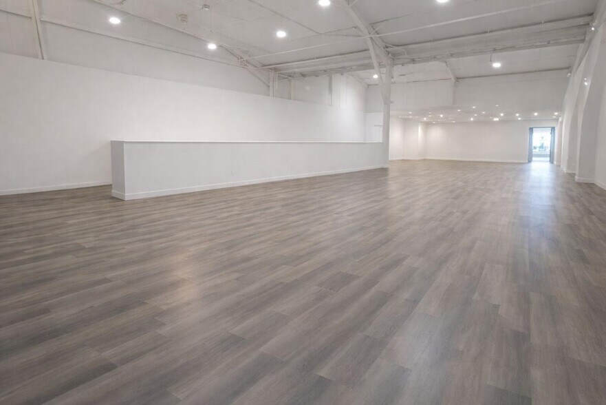 Light Industrial in Saint-Jory to rent - Building Photo - Image 2 of 25