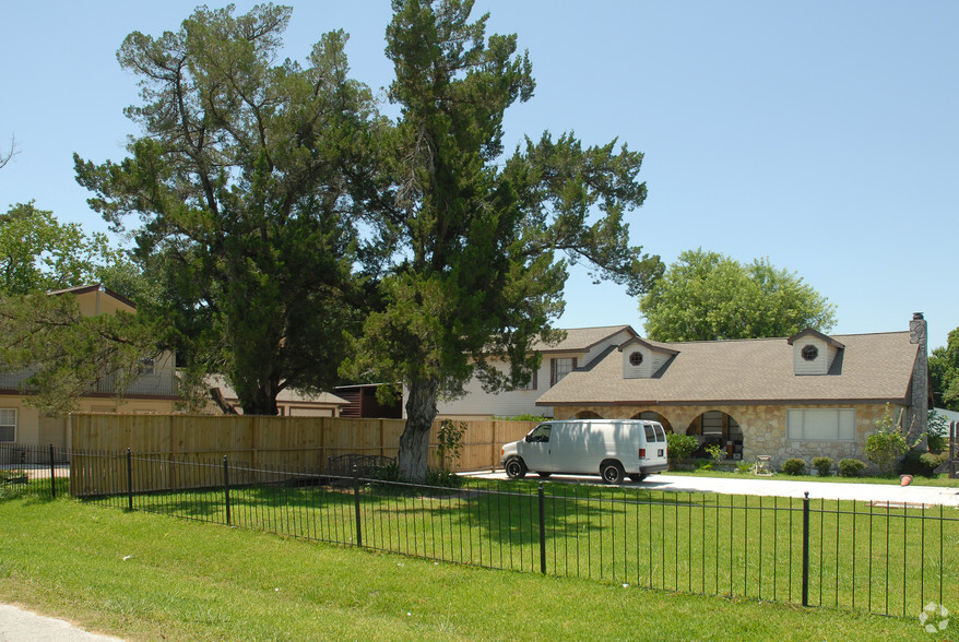 4106 Coon St, Bacliff, TX for sale - Primary Photo - Image 1 of 1