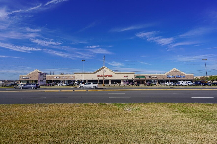 14800 Westheimer Rd, Houston, TX to rent - Building Photo - Image 2 of 4