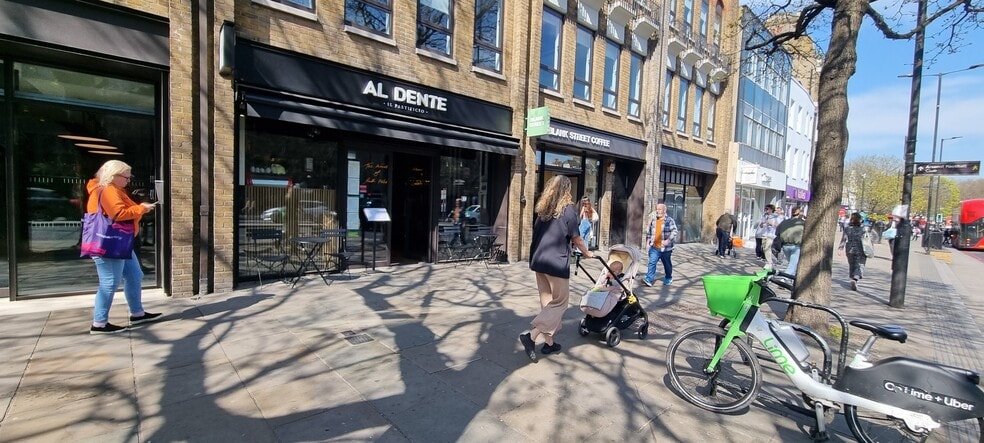 4A-7 Upper St, London to rent - Building Photo - Image 1 of 17